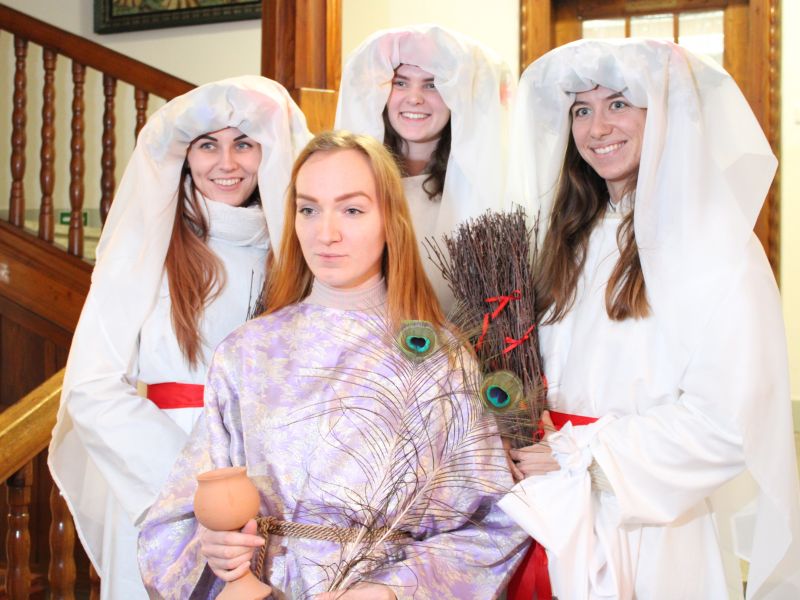 Hodonínem opět projde adventní průvod svatých. Na náměstí bude i ruské kolo